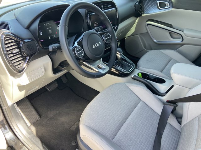 Vehicle image 26 of 33
