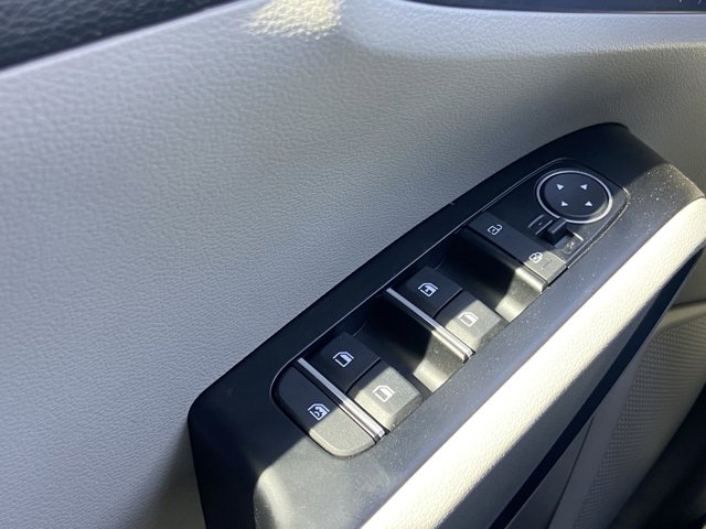 Vehicle image 29 of 33