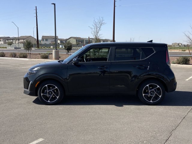 Vehicle image 10 of 33