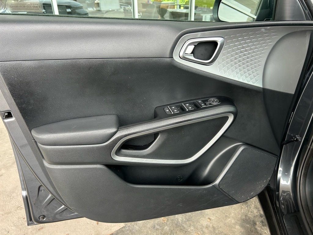 Vehicle image 13 of 34