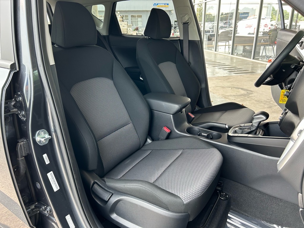 Vehicle image 31 of 34