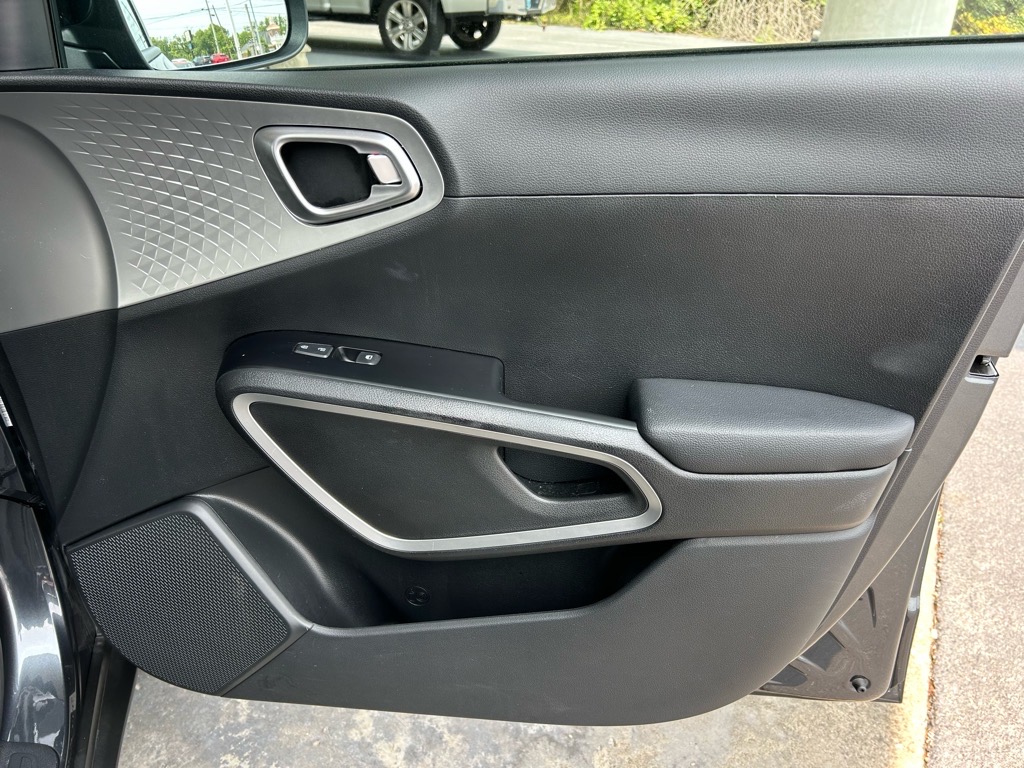 Vehicle image 29 of 34