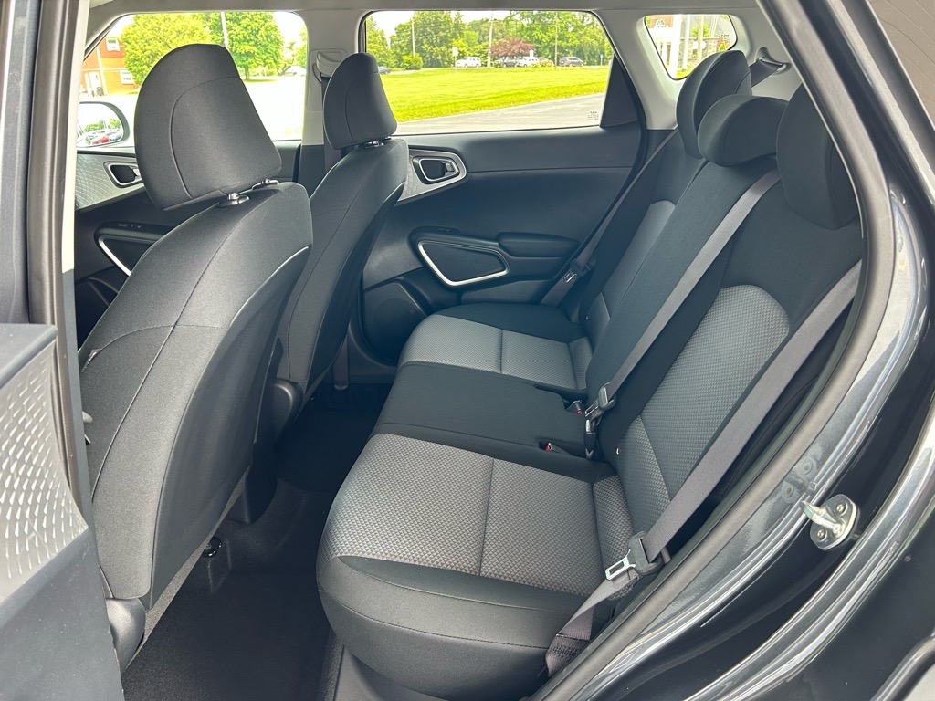 Vehicle image 25 of 34