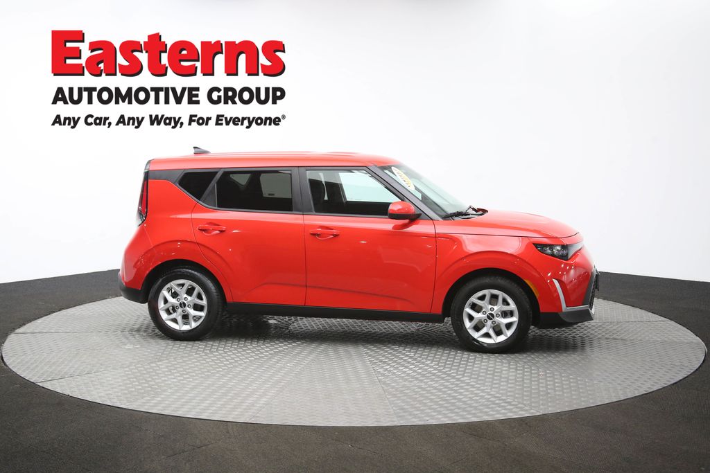 2024 Kia Soul LX Image 17 of 64