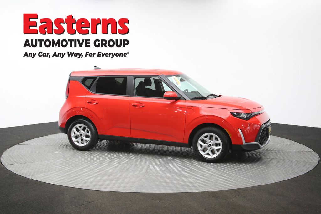 2024 Kia Soul LX Image 12 of 64