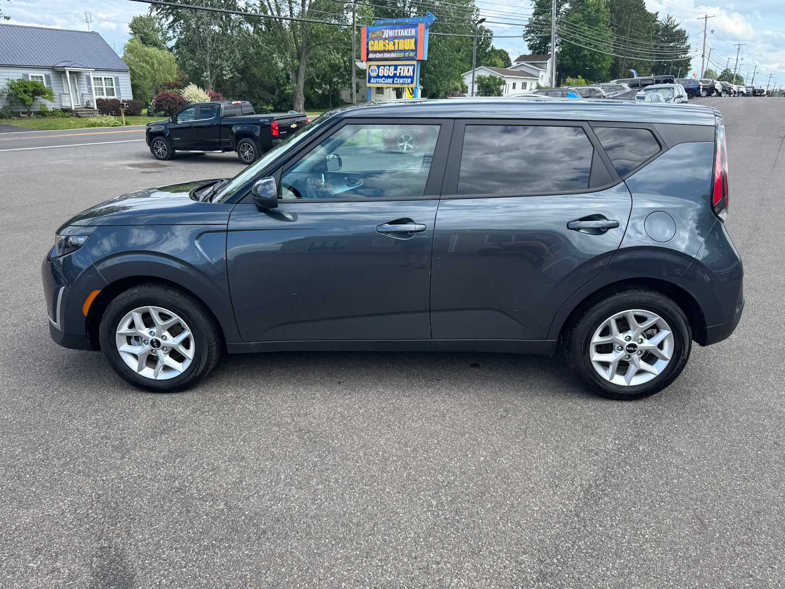 Vehicle image 9 of 28