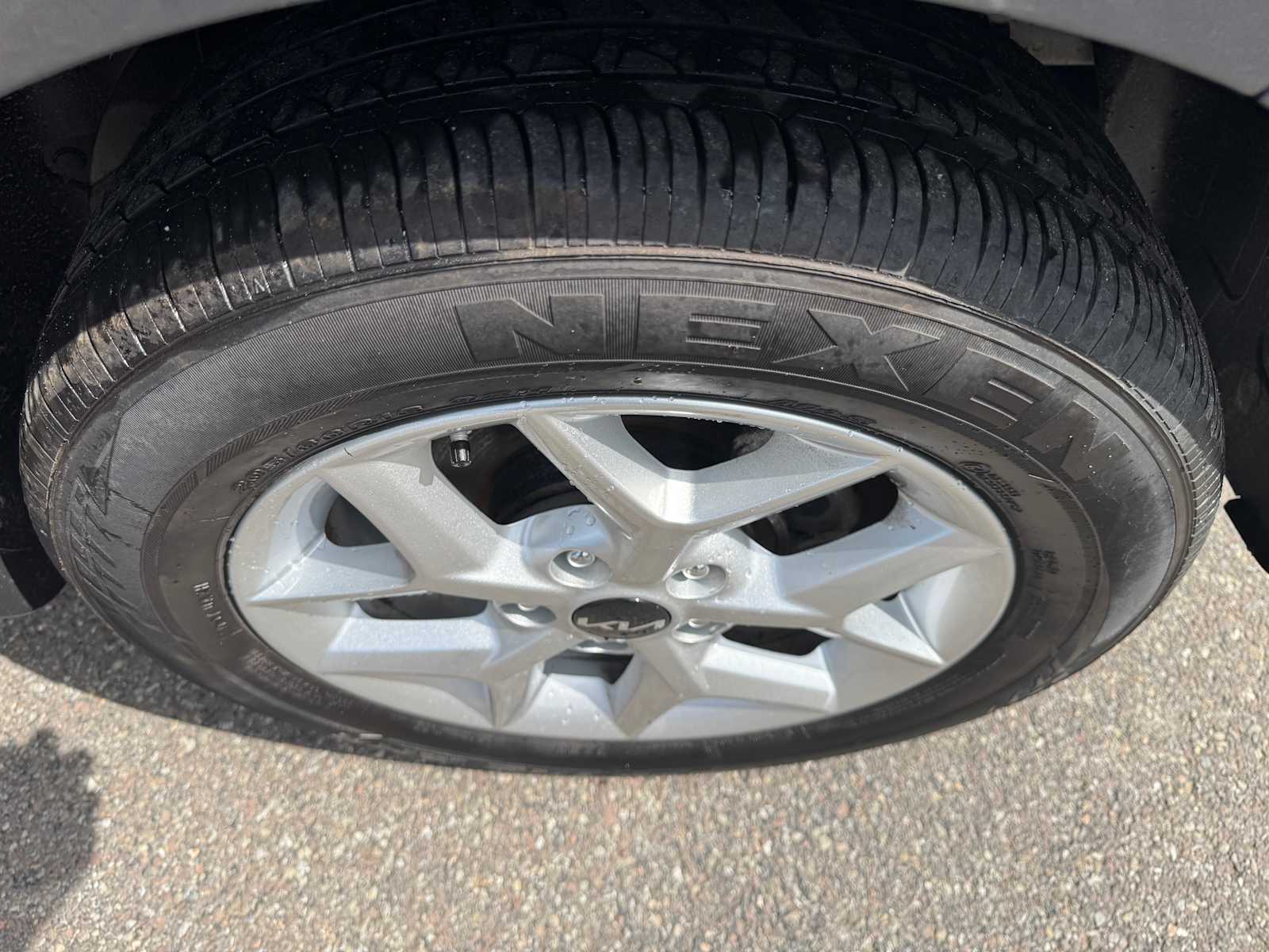 Vehicle image 10 of 28