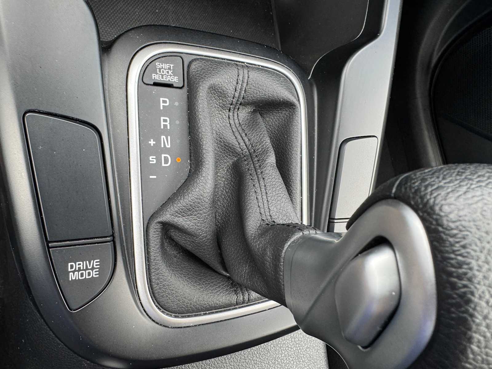 Vehicle image 27 of 28
