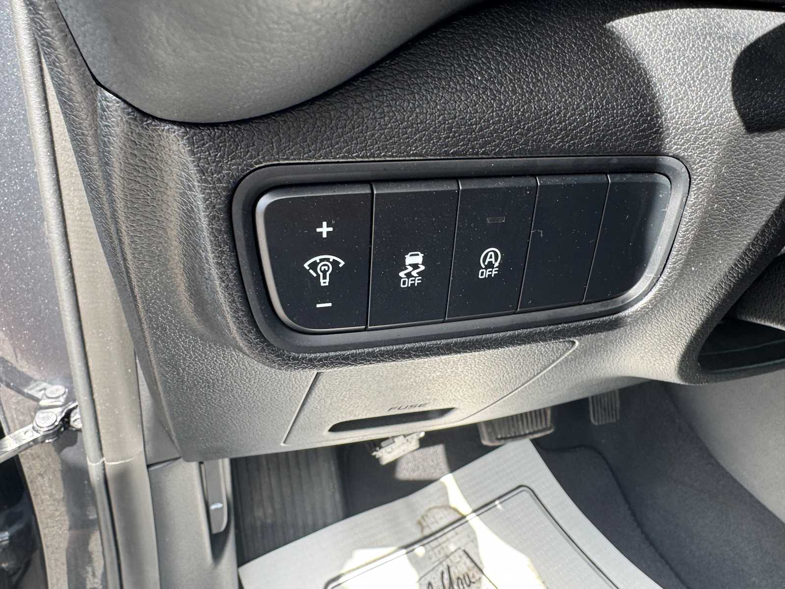 Vehicle image 24 of 28