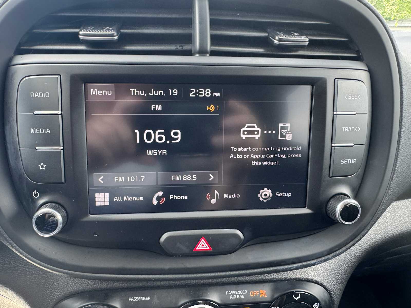 Vehicle image 16 of 28