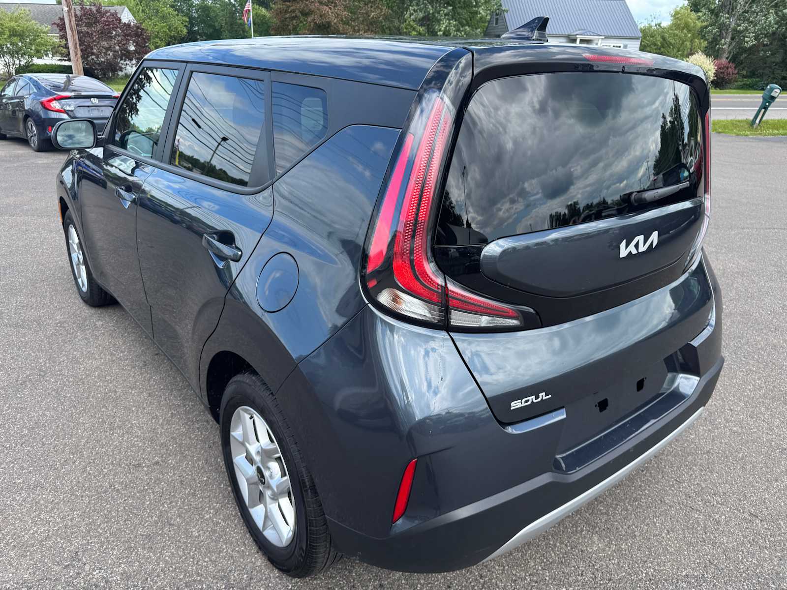 Vehicle image 8 of 28