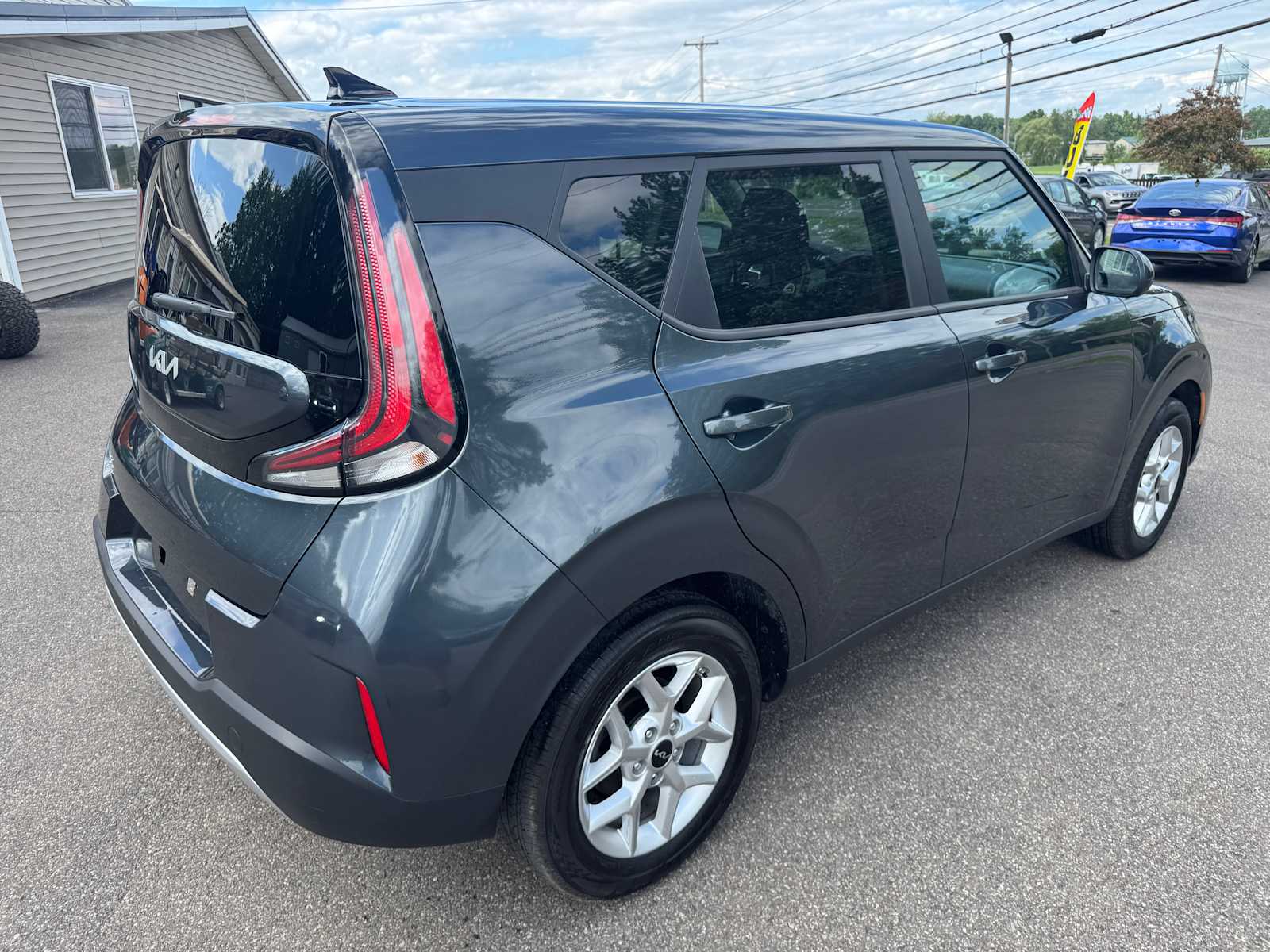 Vehicle image 6 of 28