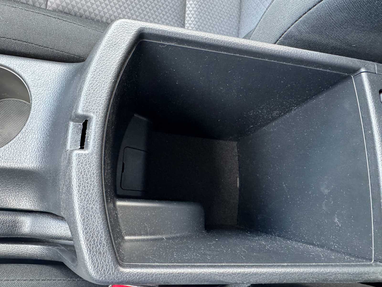 Vehicle image 21 of 28