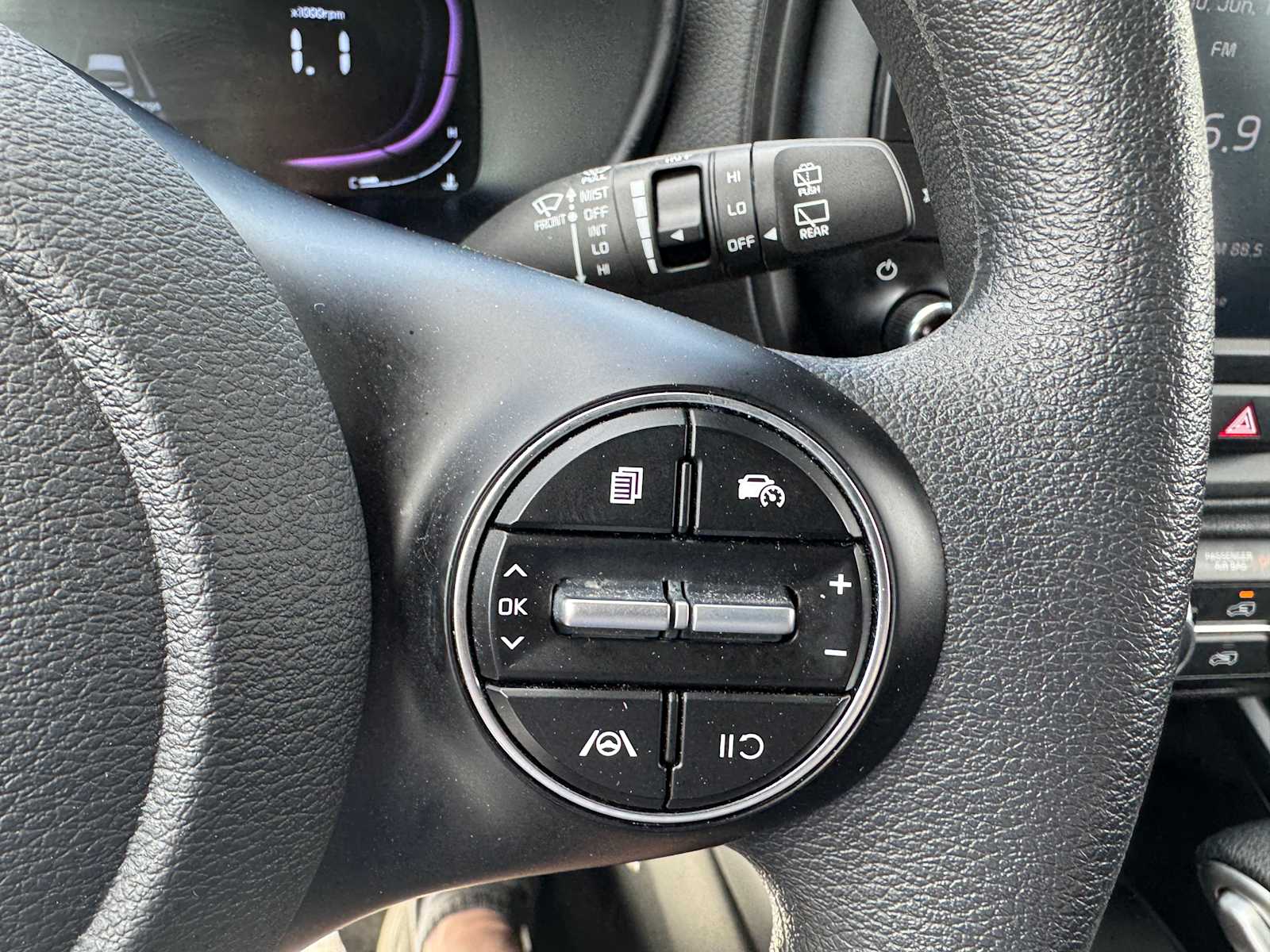 Vehicle image 25 of 28