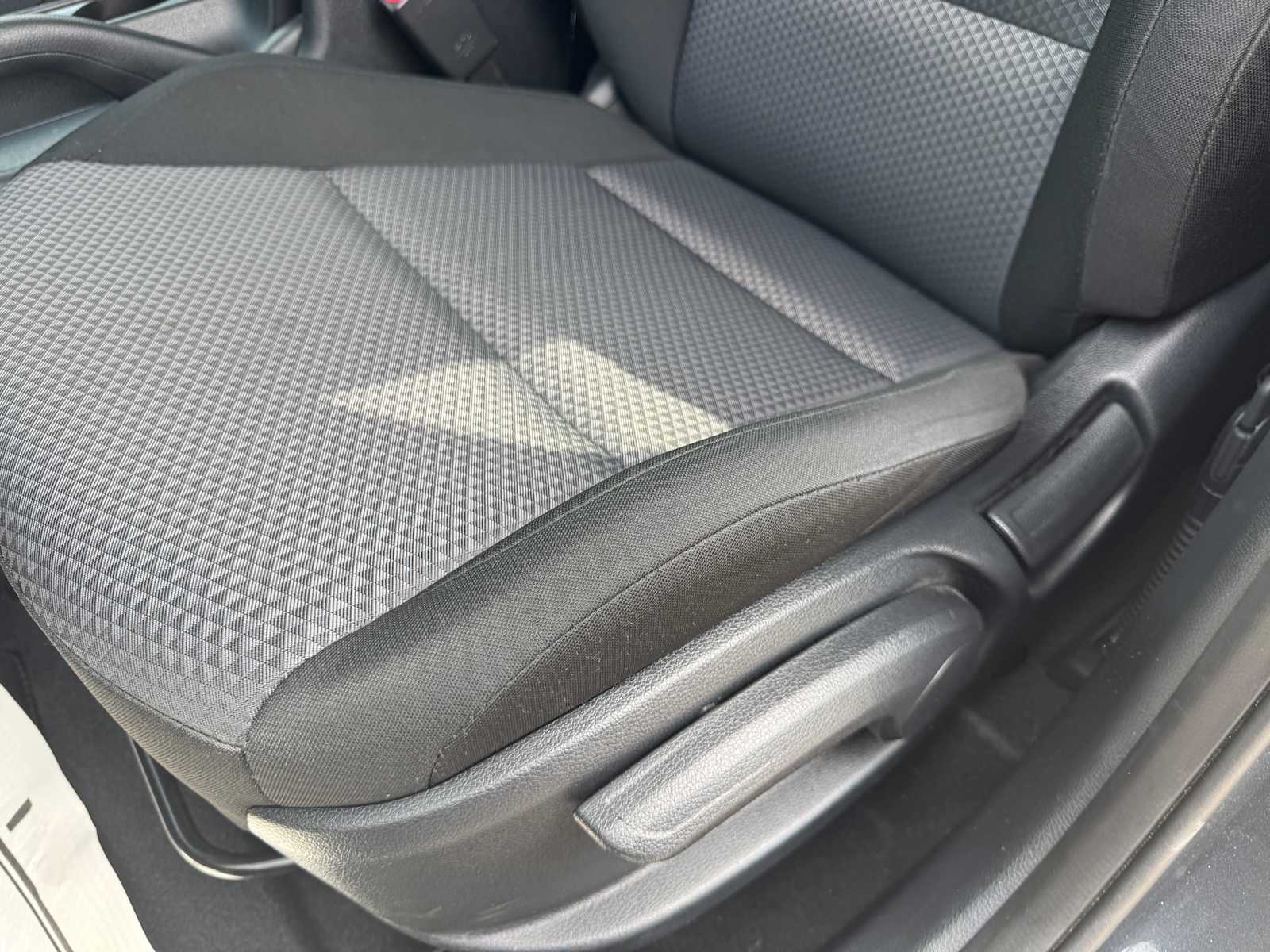 Vehicle image 12 of 28