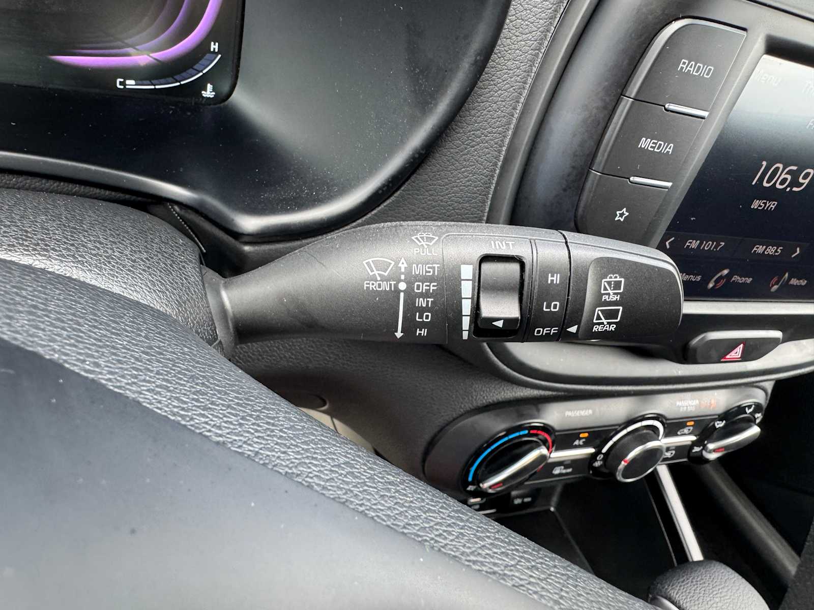 Vehicle image 22 of 28