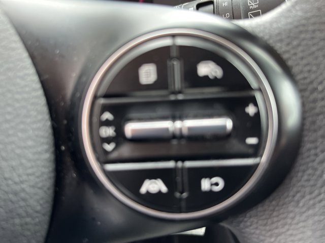 Vehicle image 23 of 43