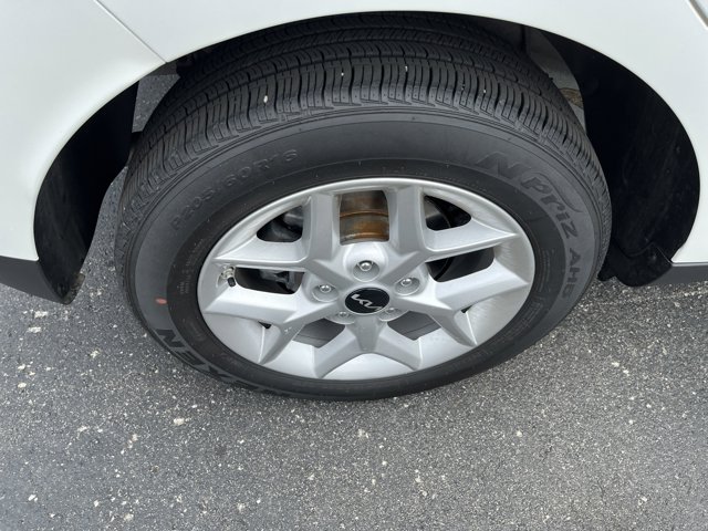 Vehicle image 41 of 43