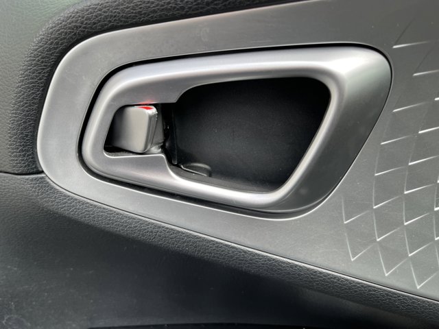 Vehicle image 17 of 43