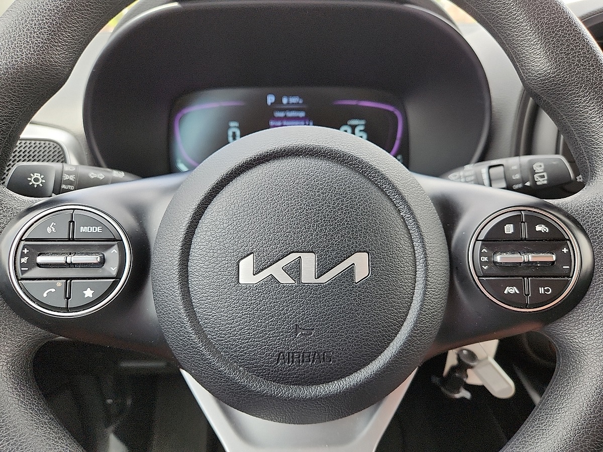 Vehicle image 11 of 12