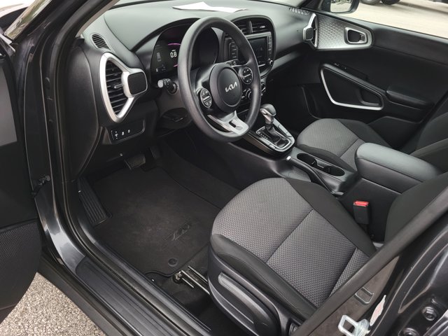 Vehicle image 21 of 25
