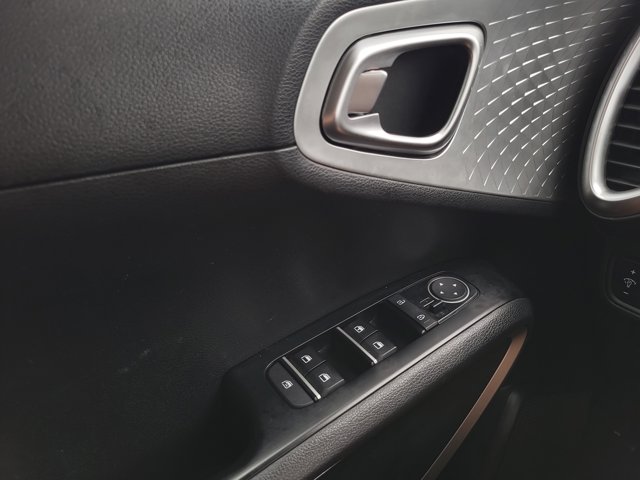 Vehicle image 19 of 25