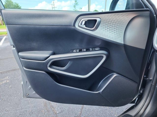 Vehicle image 21 of 25