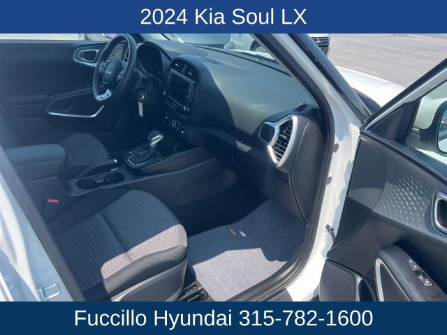 Vehicle image 11 of 21