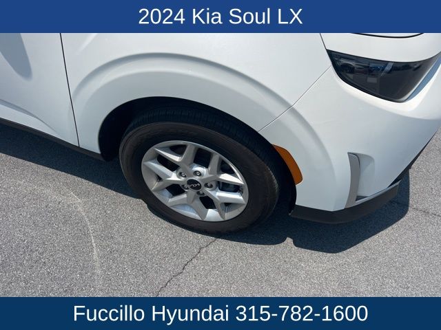 Vehicle image 9 of 21