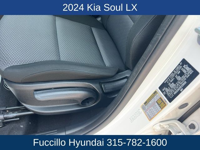 Vehicle image 17 of 21