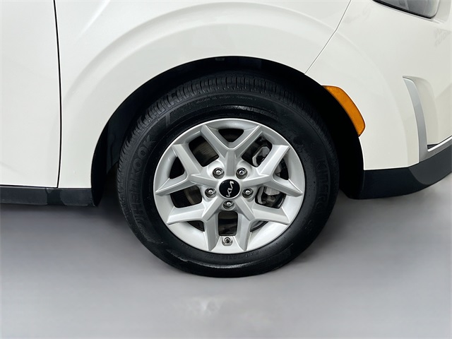 Vehicle image 33 of 44