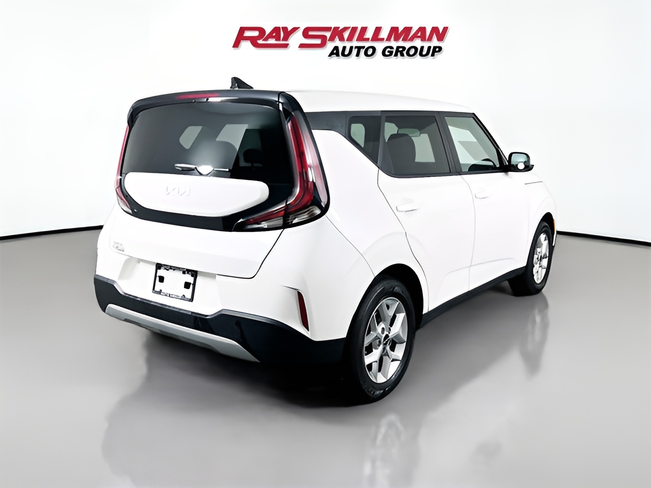 Vehicle image 41 of 44