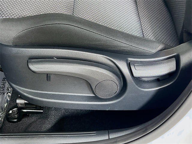 Vehicle image 11 of 44