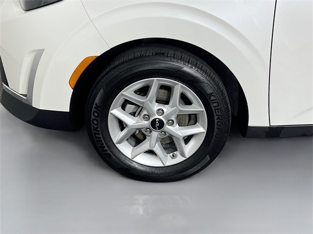 Vehicle image 24 of 44