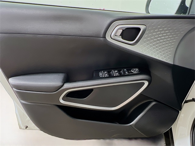 Vehicle image 28 of 44