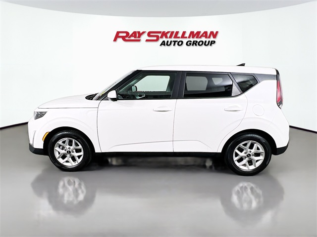 Vehicle image 8 of 44