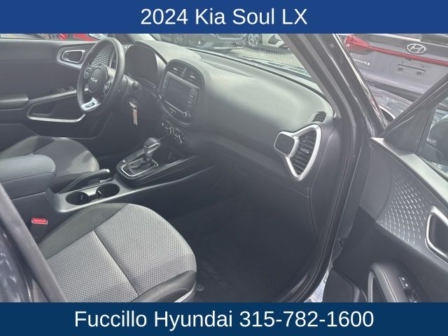 Vehicle image 14 of 21