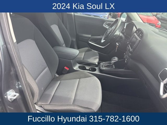 Vehicle image 11 of 21