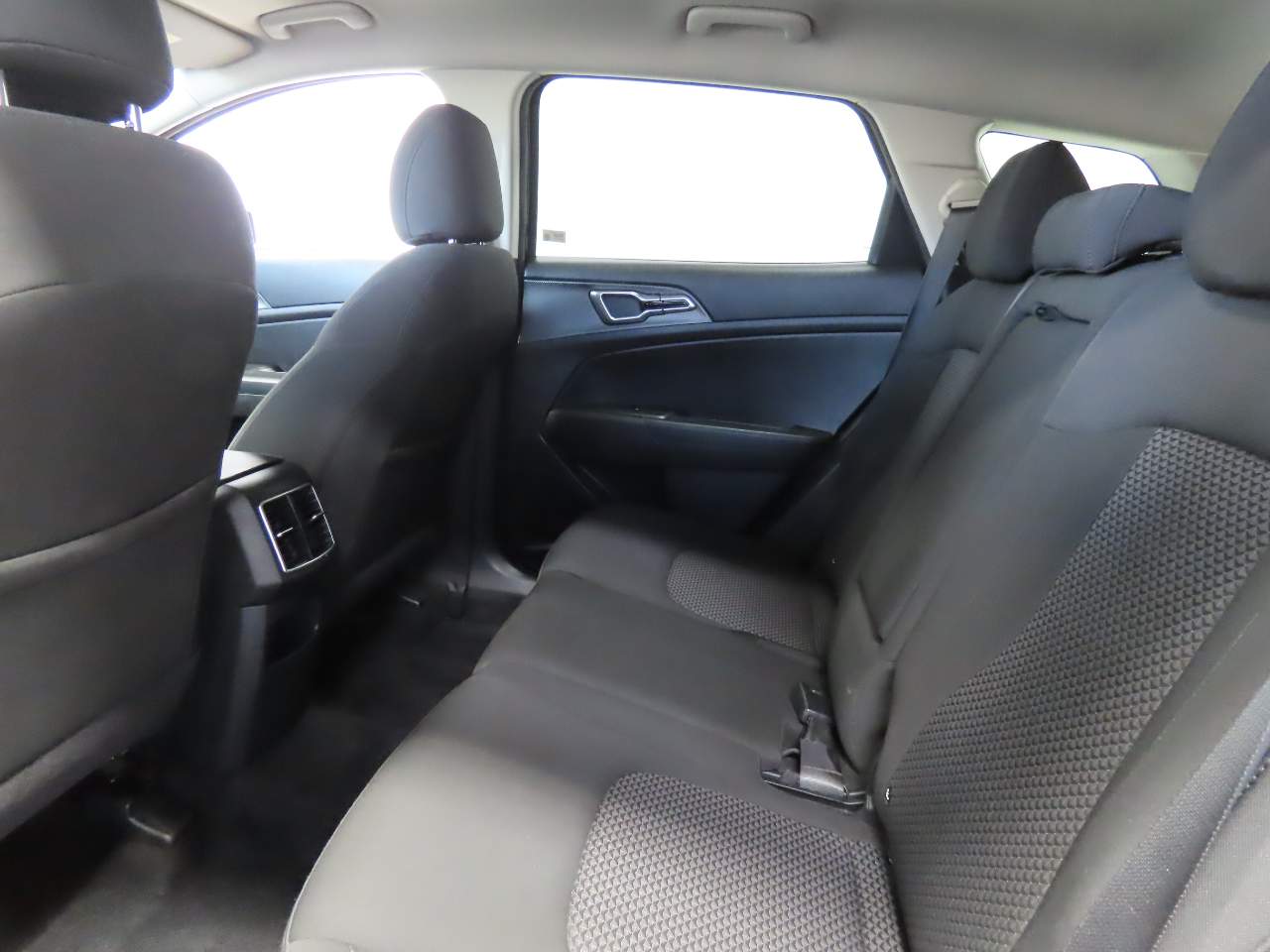 2024 Kia Sportage LX Image 9 of 18