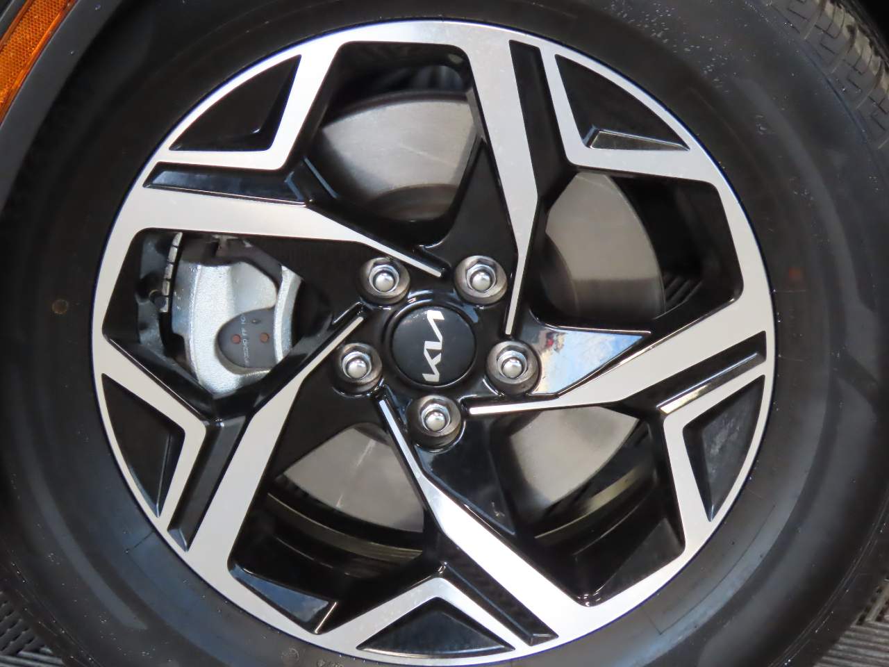 2024 Kia Sportage LX Image 6 of 18