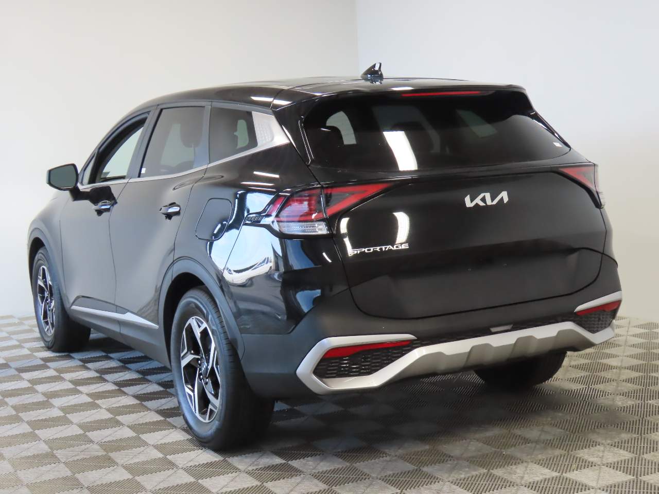 2024 Kia Sportage LX Image 3 of 18