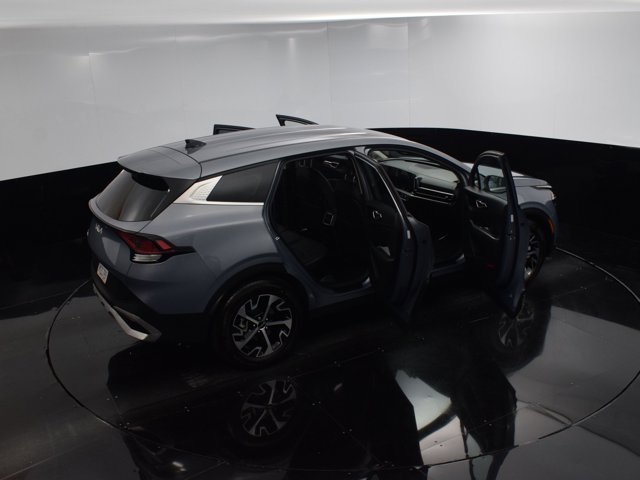 Vehicle image 24 of 41