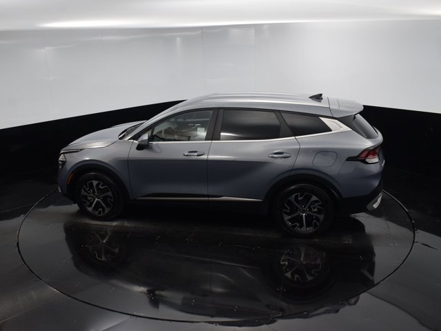 Vehicle image 33 of 41
