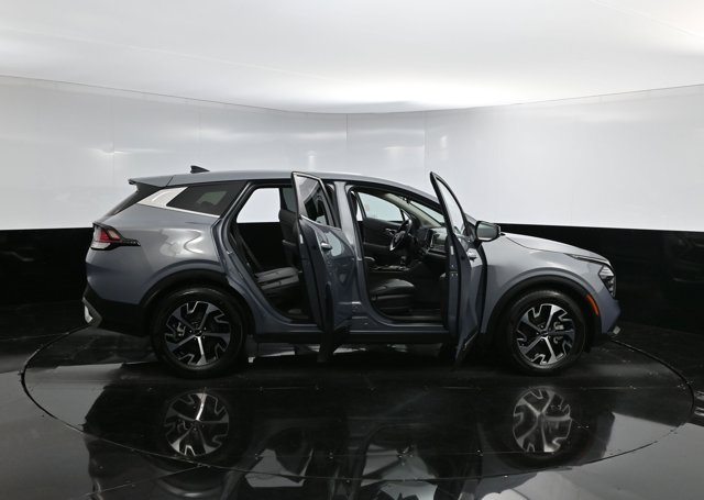 Vehicle image 14 of 41