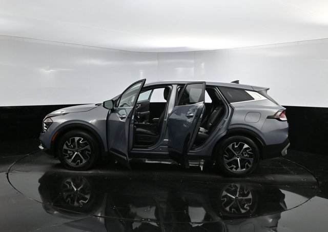 Vehicle image 29 of 41