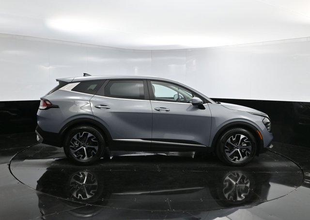 Vehicle image 13 of 41
