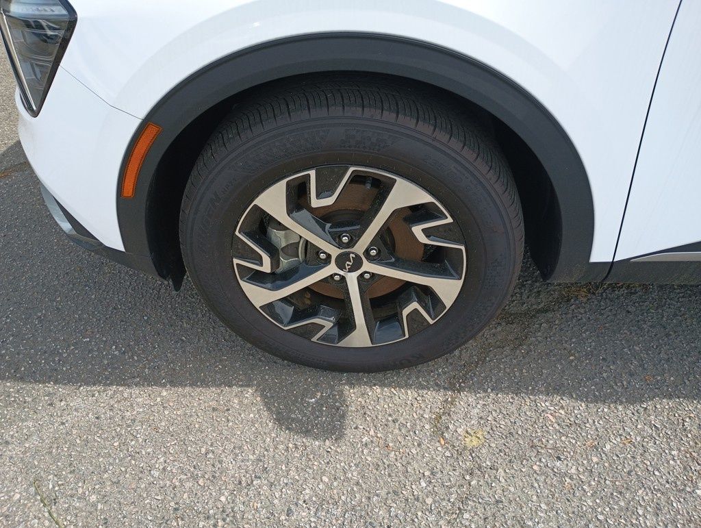 Vehicle image 27 of 30