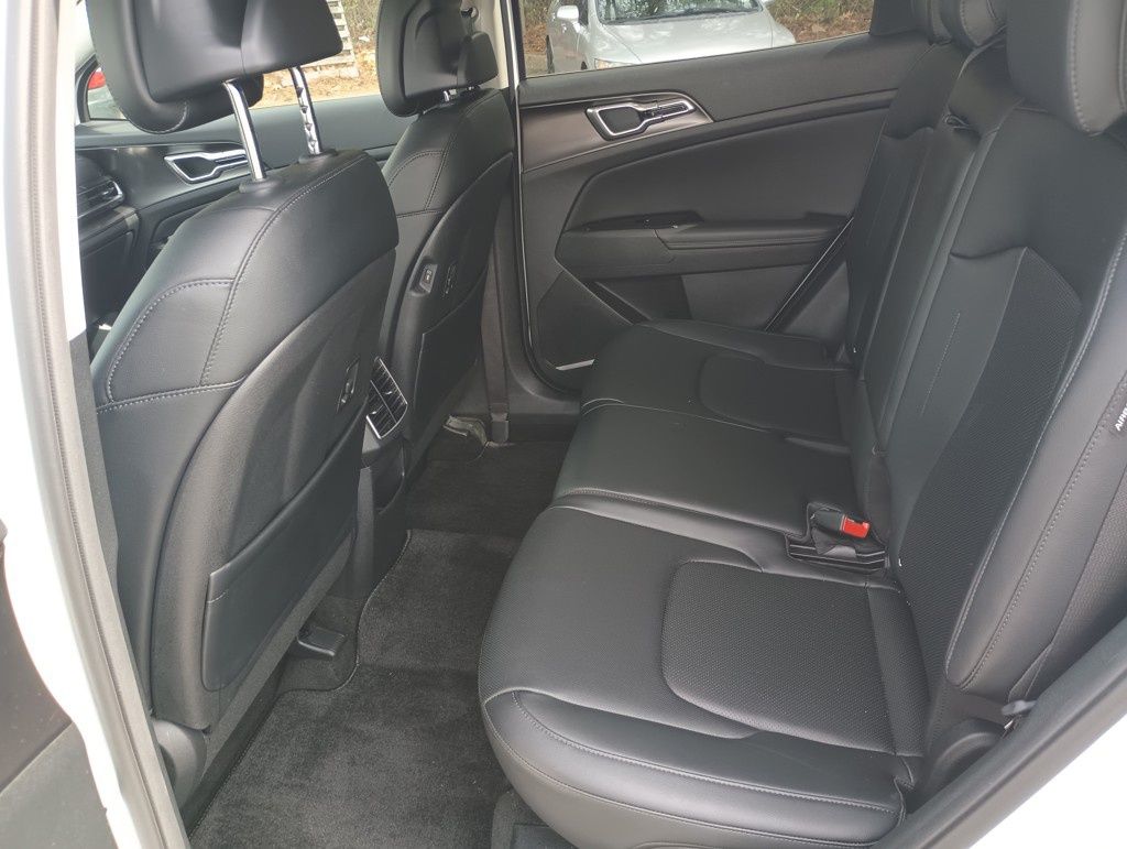 Vehicle image 25 of 30