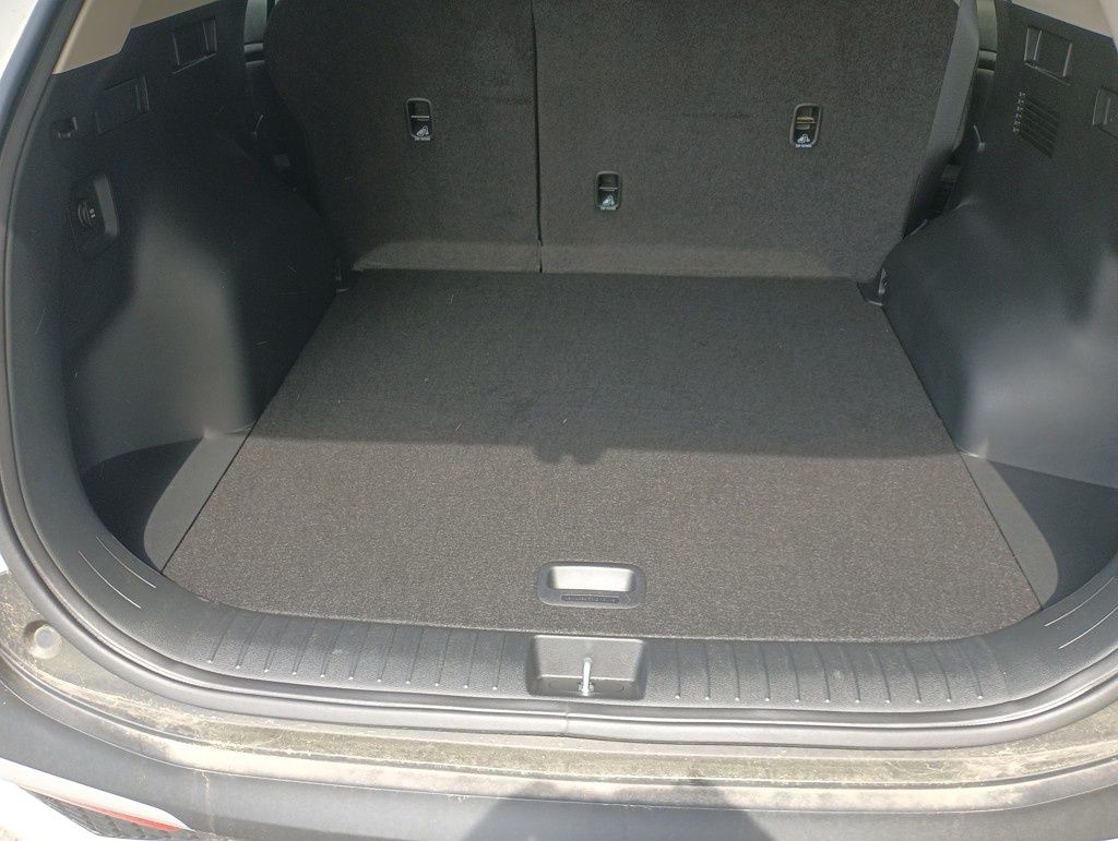 Vehicle image 23 of 30