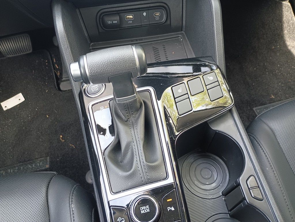 Vehicle image 24 of 30